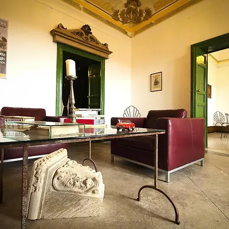 Palazzo Gandolfo Maggiore Alloggio in famiglia