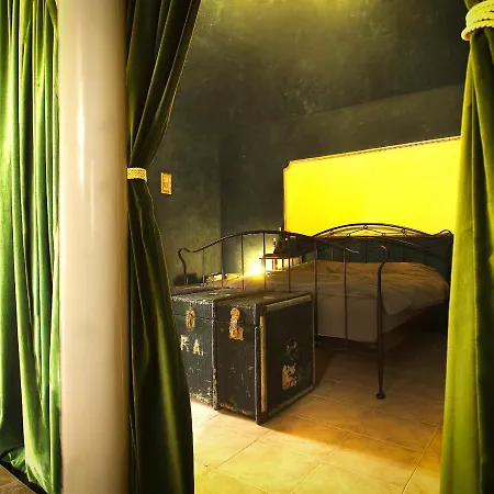 Palazzo Gandolfo Maggiore Alloggio in famiglia