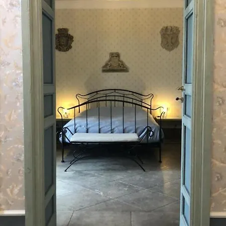 Palazzo Gandolfo Maggiore Alloggio in famiglia