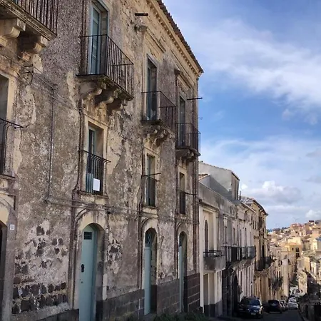 Palazzo Gandolfo Maggiore Alloggio in famiglia Vizzini
